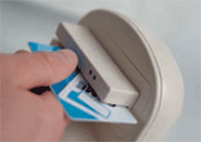 Magnetic card reader